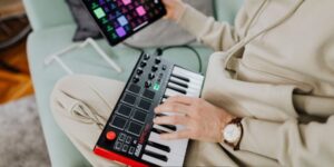 The Evolution of Electronic Instruments: From Early Innovations to Modern Masterpieces