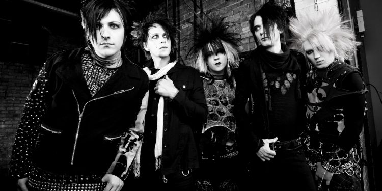 The Relationship Between Fashion and Music: A Timeless Bond