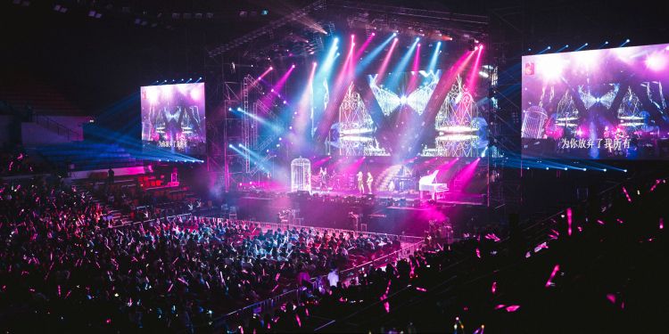 How Stage Design Enhances a Concert Experience