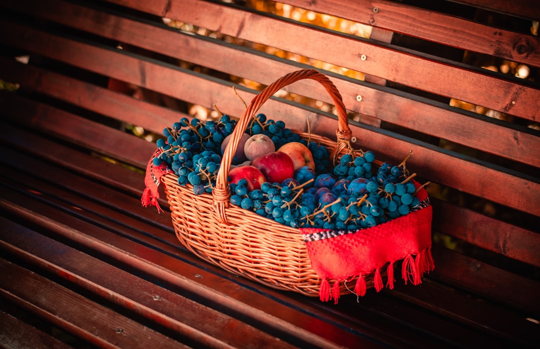 Photo colorful produce basket