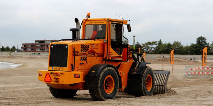 Top Tips for Buying Medium and Heavy-Duty Trucks at Auction